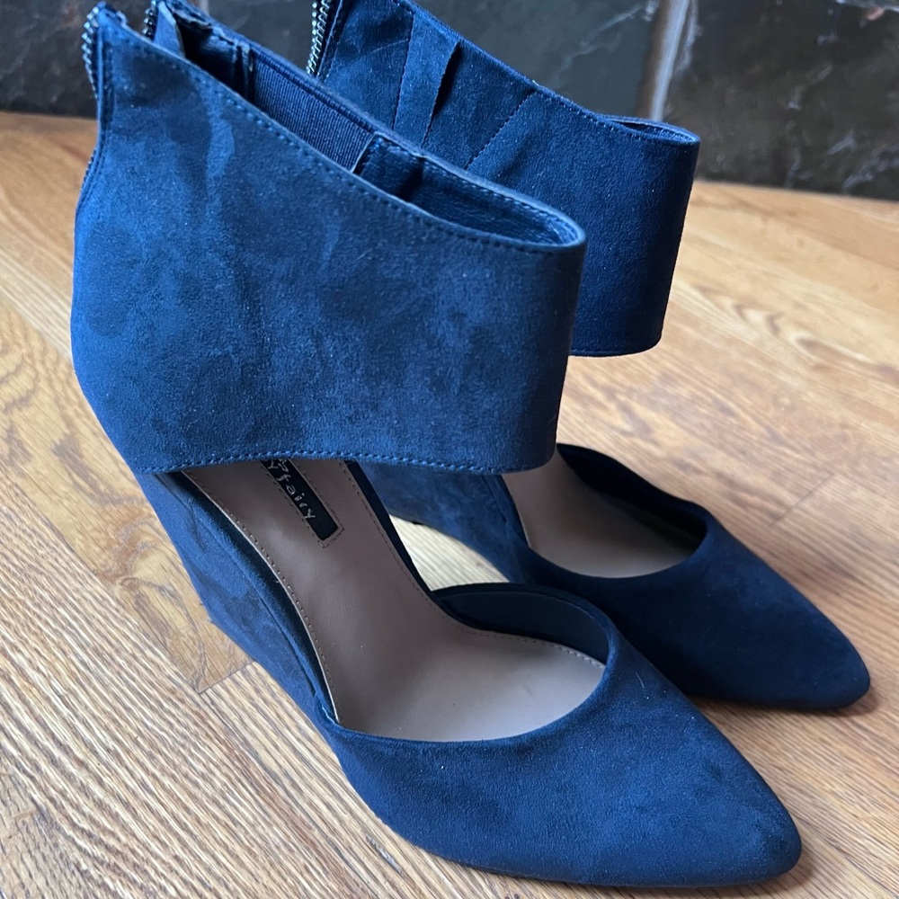 Designer navy blue wedge shoes